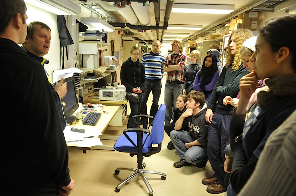 Study visit in the Optical Laboratory at IRF. Photo: Torbjrn Lvgren